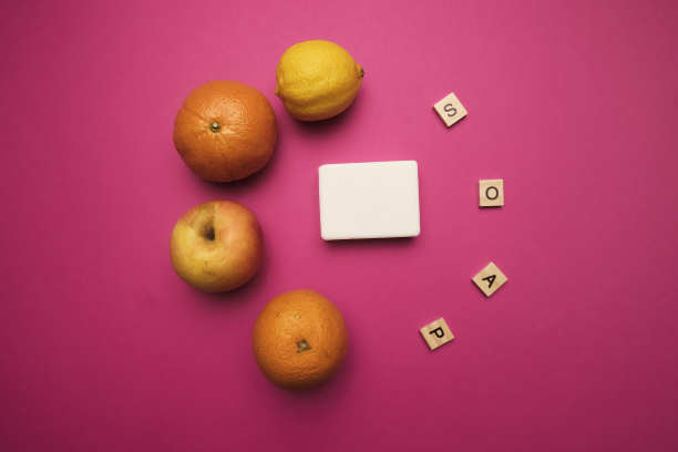 天然橙皂手工制作，对抗多汁的新鲜水果图片下载