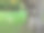 老式的木制秋千挂在后院的树枝上图片下载