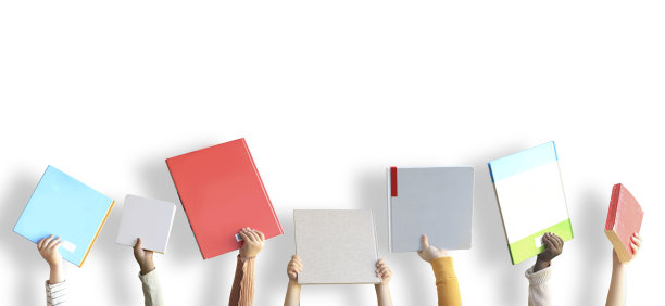 孩子们手里拿着书图片下载