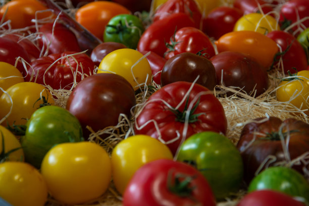 市面上出售的西红柿特写图片下载