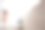 浴室里有只猫的女人素材图片