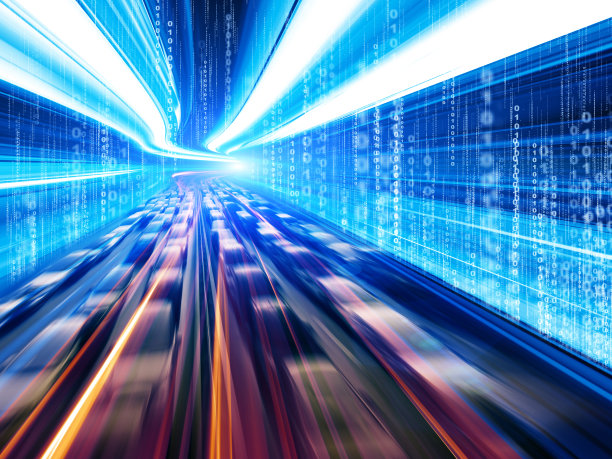 跑车在城市高速公路上超速行驶图片下载