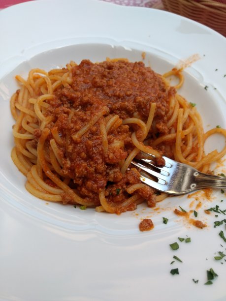 盘子里的意大利面特写镜头图片下载