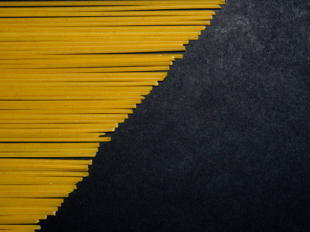 生的意大利面条。图片下载