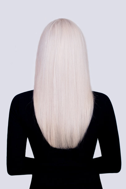 女性的背部有长而直的金发图片下载