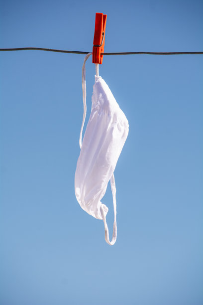 COVID-19白色医用口罩图片下载