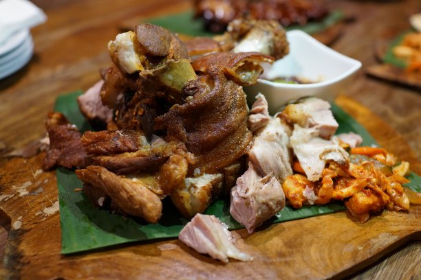 脆皮烤猪蹄图片下载