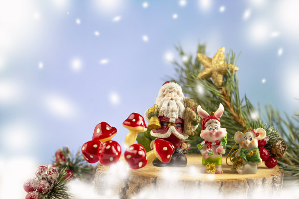 弗拉圣诞节。喜庆的圣诞背景。新年和圣诞节。圣诞贺卡的背景。圣诞老人,圣诞树。兔子和老鼠。雪。Copyspace图片下载