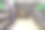 俄罗斯莫斯科——2019年11月17日:葡萄酒商店，超市里摆满了来自不同国家的葡萄酒。装饰用木桶和红酒瓶图片下载