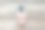 木质背景上的保湿油瓶。美容护理理念。图片下载