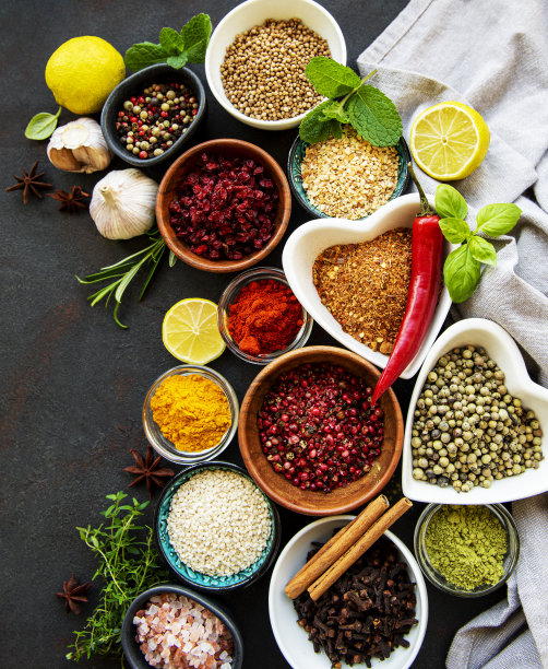 各种香料在一个碗上黑色图片下载