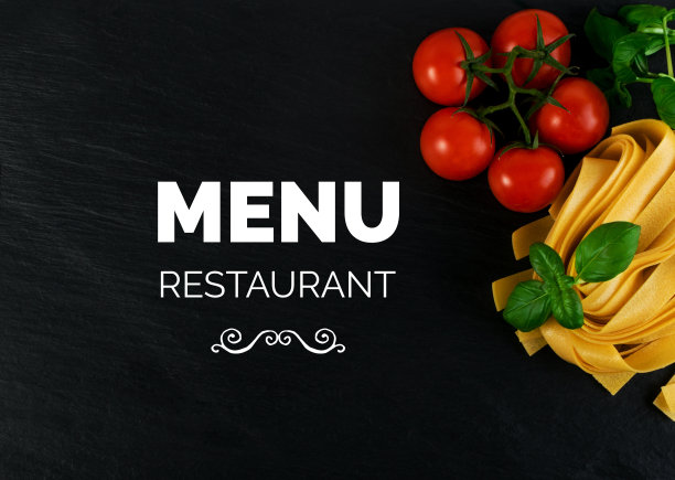 深色石头背景与生意大利面，番茄和绿色蔬菜图片下载