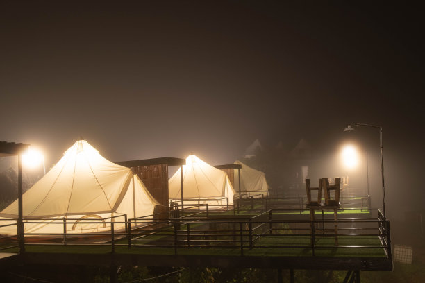 晚上在自然的地方露营图片下载