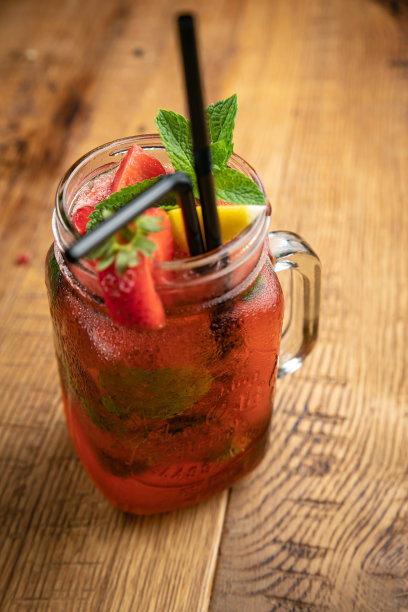 美国餐馆菜单上的草莓、柠檬和薄荷柠檬汁。图片下载