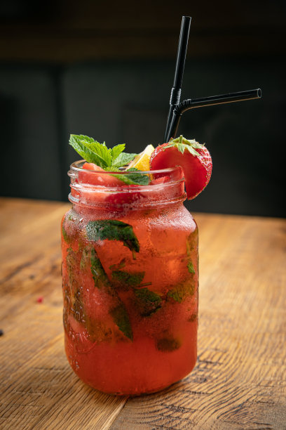 美国餐馆菜单上的草莓、柠檬和薄荷柠檬汁。图片下载