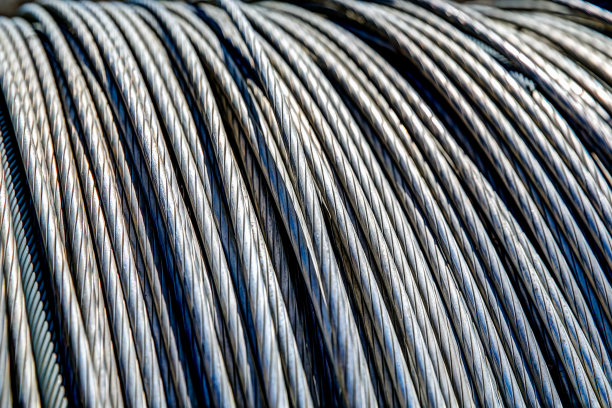 一个大卷轴的飞机电缆的特写图片下载