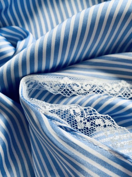 丝绸蓝白纺织面料背景素材图片