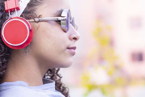 青少年在社交网络中的行为图片下载