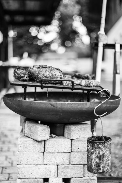 夏日里的烤肉准备图片下载