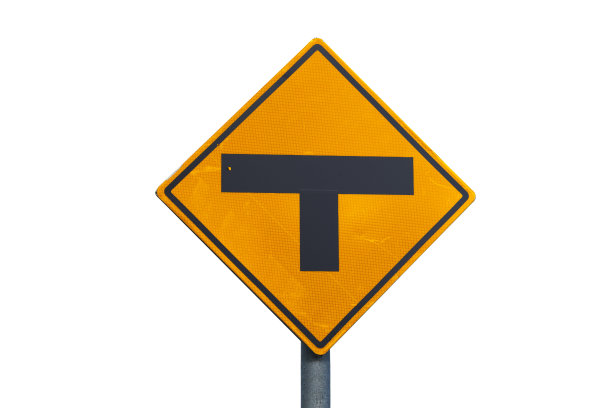 黄色的泰国路标是十字路口图片下载