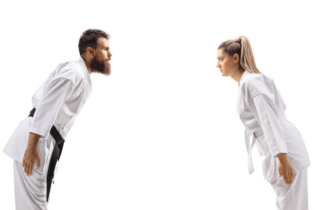 穿着和服的男人和女人鞠躬图片下载