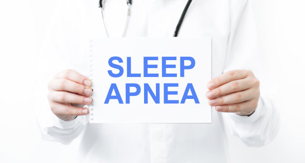 医生手里的白纸上写着睡眠呼吸暂停图片下载