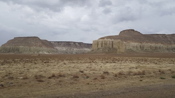 神奇的哈萨克沙漠在乌斯特高原，哈萨克斯坦，中亚图片下载