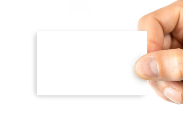 名片模板。手持空白的商务名片孤立在白色背景上。布局和模型设计，文本的地方，复制空间。图片下载