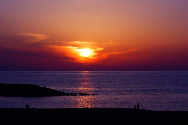 海滩和一个安静的日落图片下载