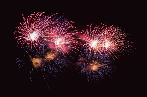 节日里五颜六色的烟花爆炸图片下载