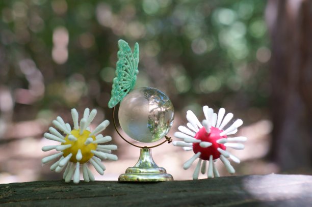 两个病毒陶俑。图片下载