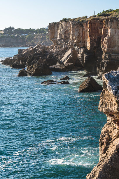 海岸上的岩石海岸图片下载