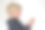 一个小男孩在一个白色屏幕前摆姿势。他们手里拿着一个手机图片下载
