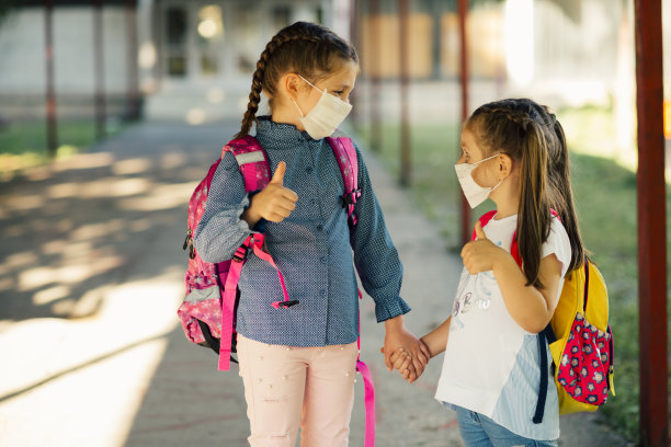 回到学校在电晕时间图片下载