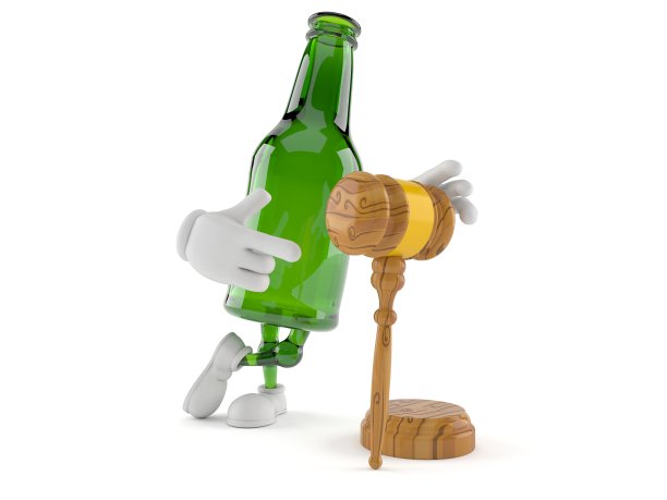 绿色玻璃瓶与木槌图片下载