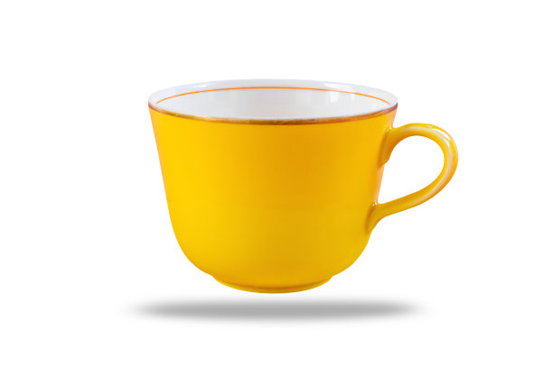 黄色的咖啡杯孤立在白色的背景。文件包含与裁剪路径。图片下载