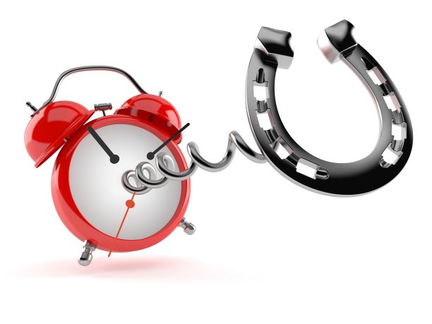 带闹钟的马蹄铁图片下载