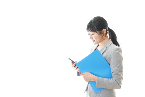 商业女性使用智能手机应用程序图片下载