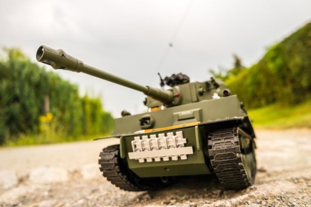 Rc坦克在街上图片下载