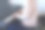 一个日本女孩在家里弹钢琴图片下载