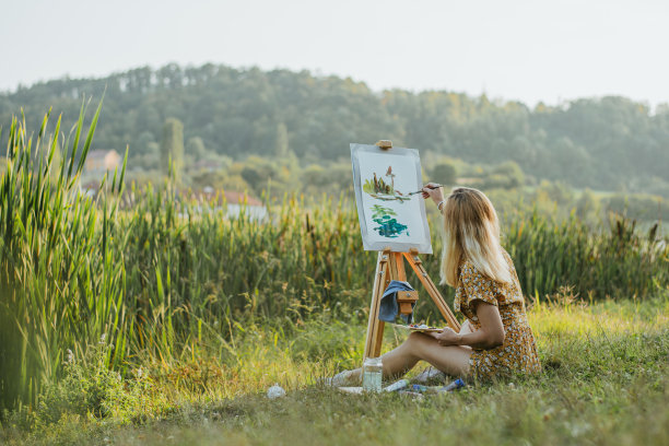 艺术家在自然界中图片下载