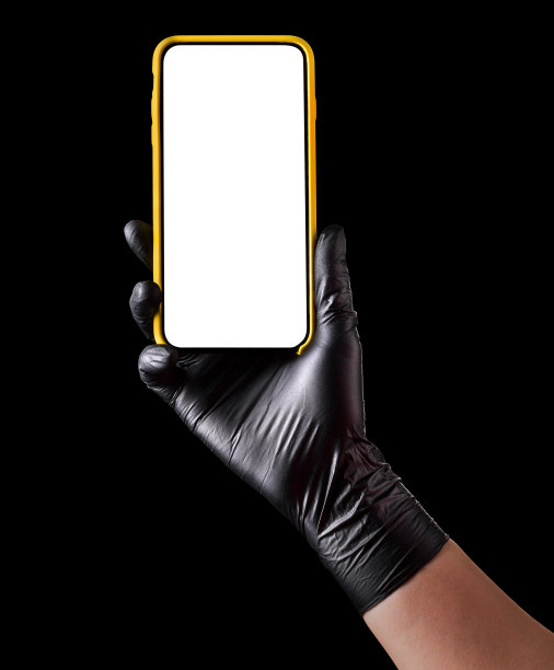 手握黑色手套的手机与空白屏幕隔离在黑色图片下载