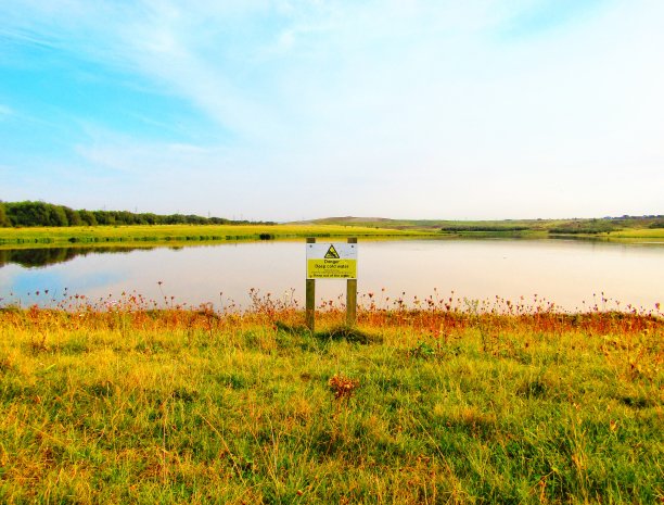 危险的深水图片下载