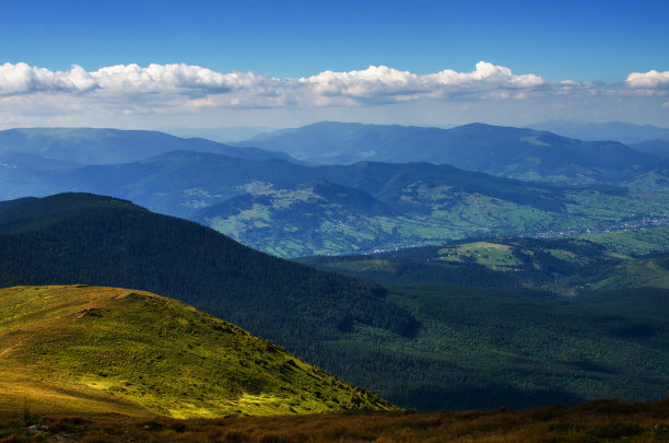 高山是徒步旅行的好假期图片下载