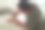 用无绳螺丝刀组装家具的人。他正在用新的电脑桌重新装饰他的家。这套DIY套装是通过网上商店订购并邮寄的。图片下载