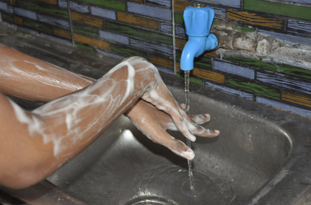 用肥皂洗手，预防新冠肺炎图片下载