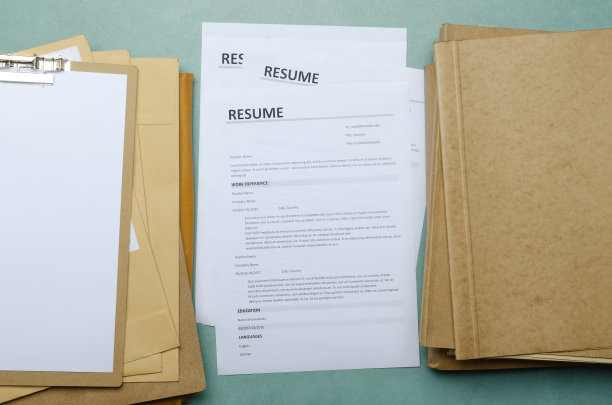 俯视图成堆的文件和简历表格。选择候选人的概念图片下载