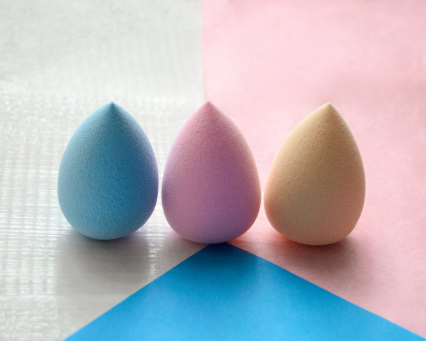 面对不同颜色的海绵图片下载