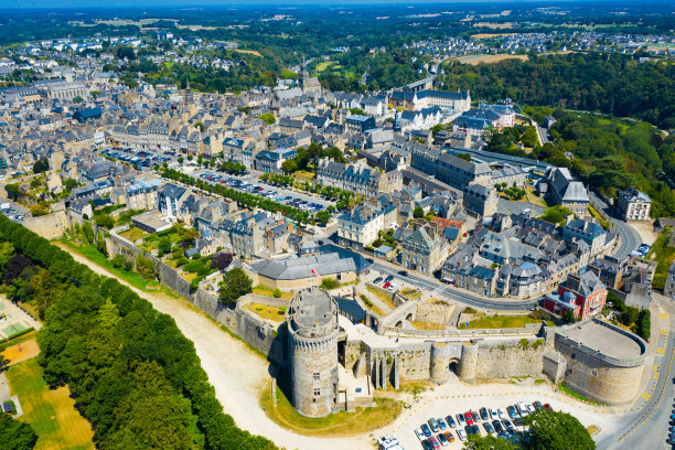 法国迪南布列塔尼城的鸟瞰图图片下载