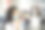冠状病毒、COVID-19传播预防理念。公交车上的年轻女子戴着口罩，以保护自己免受污染和冠状病毒等病毒的侵害。图片下载